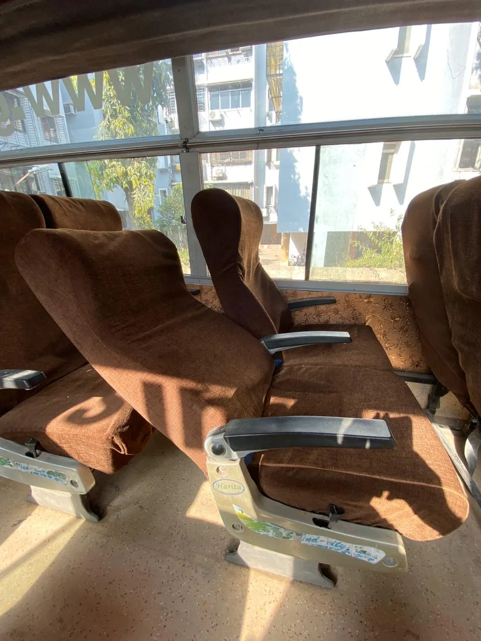 Luxury coach pushback recliner seats