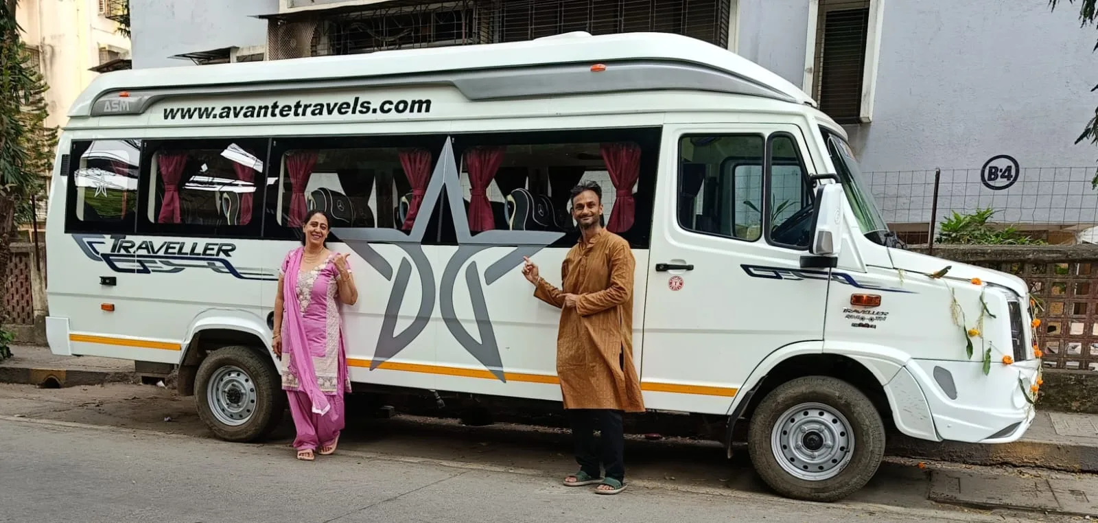 Tempo traveller boarding passengers